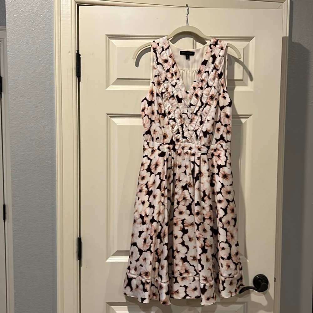 Banana Republic dress. Size 6. Floral white pink brown